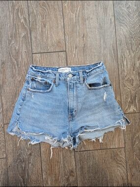 Abercrombie & Fitch Mom Short High Rise Curve Love Size 27 Or 4 Rigid Butter Mom